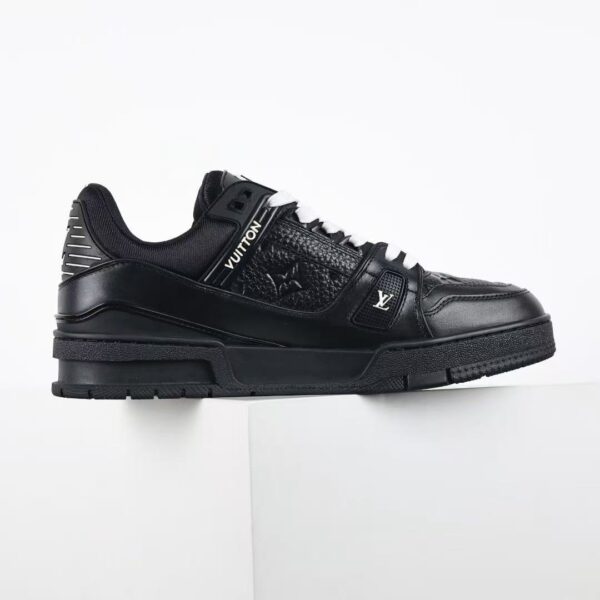 Louis Vuitton Trainer Sneaker Black Monogram 1AAREW