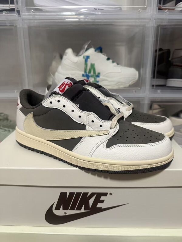 Travis Scott x Air Jordan 1 Low OG Reverse Mocha DM7866-162