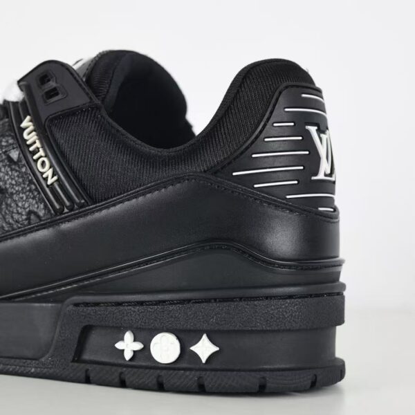 Louis Vuitton Trainer Sneaker Black Monogram 1AAREW