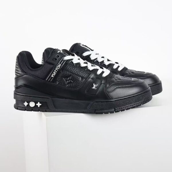 Louis Vuitton Trainer Sneaker Black Monogram 1AAREW