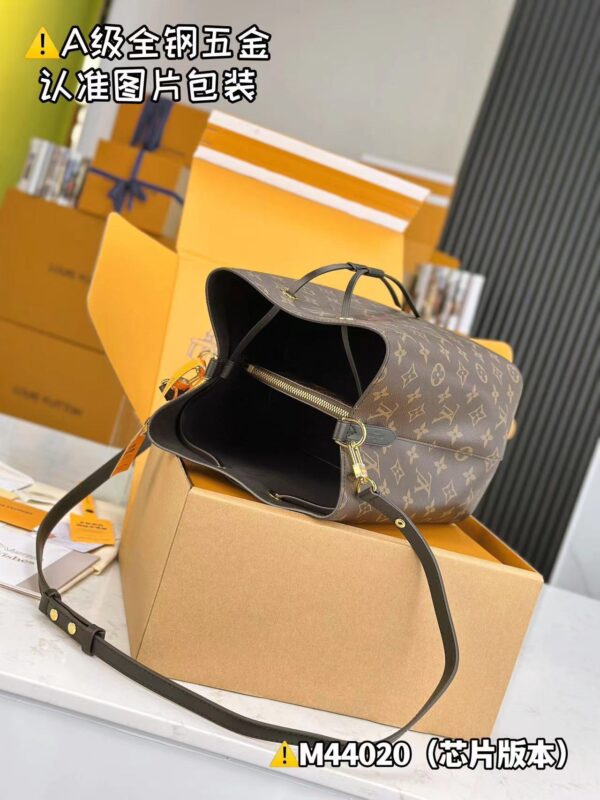 Louis Vuitton Bucket Bag Bucket Black