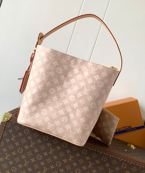 Louis Vuitton M25727 Handbag
