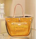 Louis Vuitton M12257 Handbag
