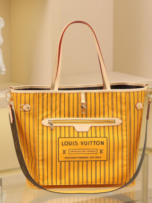 Louis Vuitton M12257 Handbag