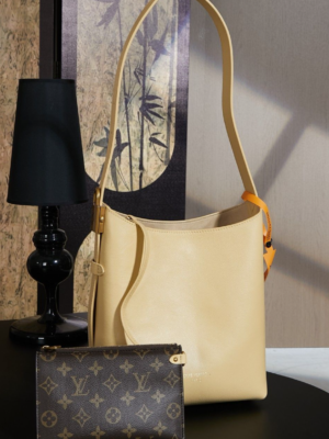 Louis Vuitton M25353 Handbag