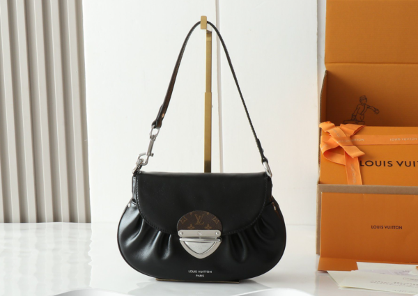 Louis Vuitton M46829 Handbag