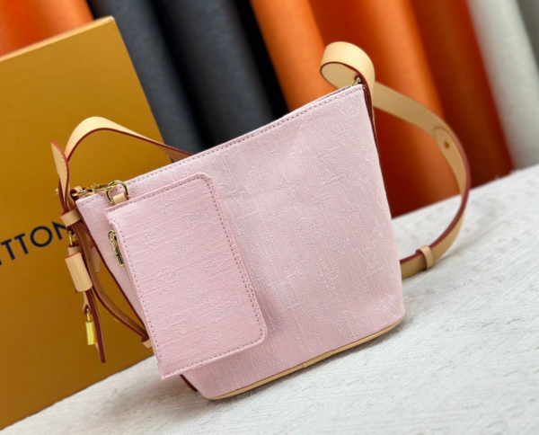 Louis Vuitton M14356 Handbag