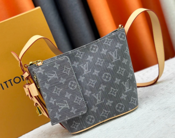 Louis Vuitton M14356 Handbag