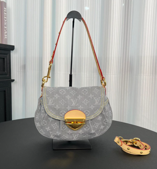 Louis Vuitton M13347 Handbag