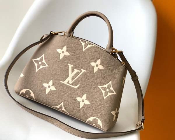 Louis Vuitton M58916 Handbag