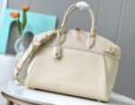Louis Vuitton M22927 Handbag 白